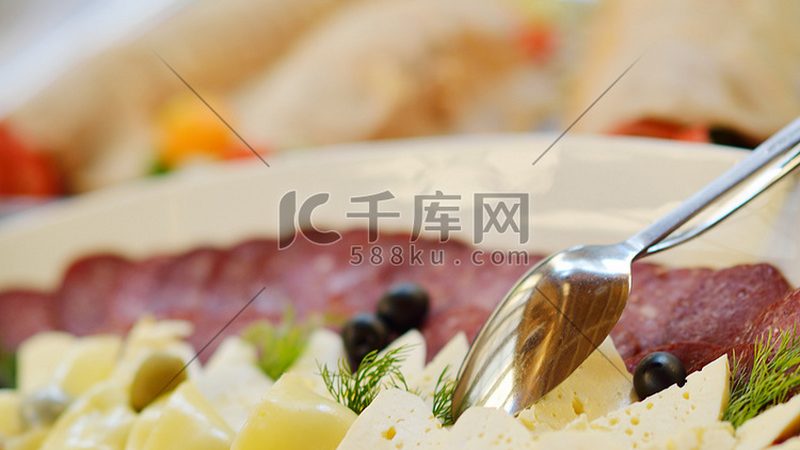 麻辣零食代工：揭秘一吨多少钱的秘密